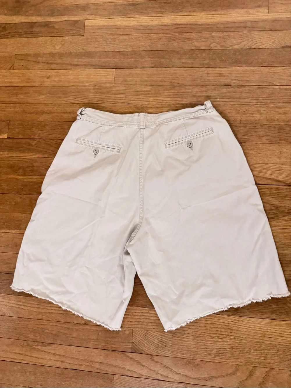 J.Crew Men's Off-White Raw Hem Shorts - Size 35 (Measure 31) b74